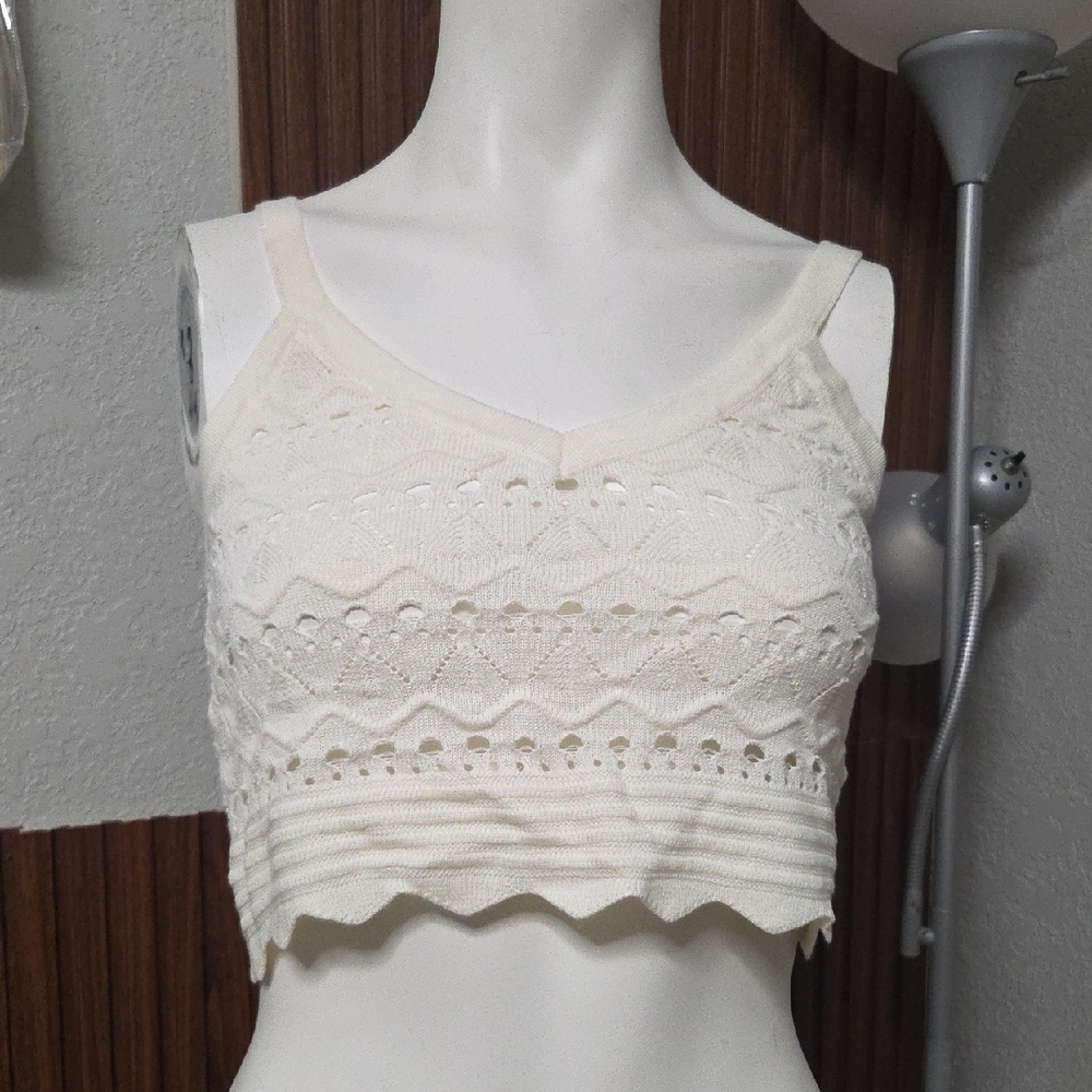 Akira Girls Elegant Cream Lace Crop Top – Small